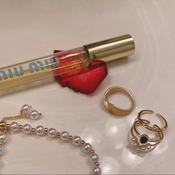 LAST ONE 💖Golden Minimalistic Ring - Picture 12 of 12